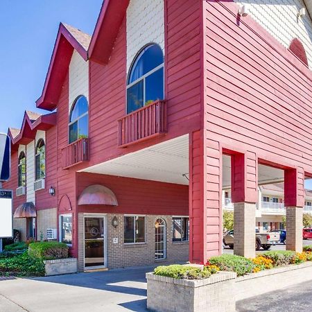 Super 8 Beachfront By Wyndham Mackinaw City, Mi Extérieur photo