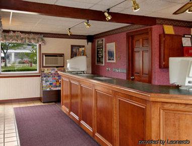 Super 8 Beachfront By Wyndham Mackinaw City, Mi Intérieur photo