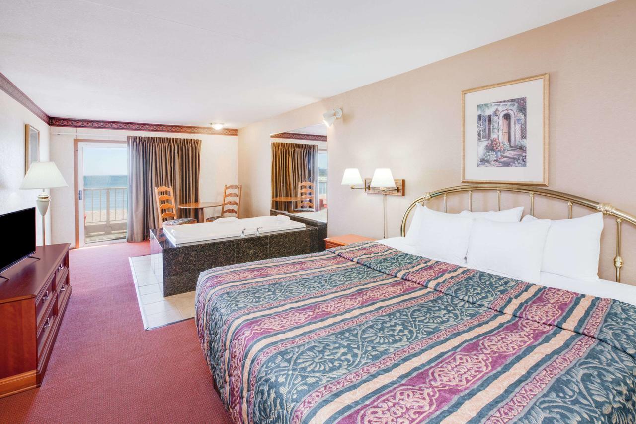 Super 8 Beachfront By Wyndham Mackinaw City, Mi Extérieur photo