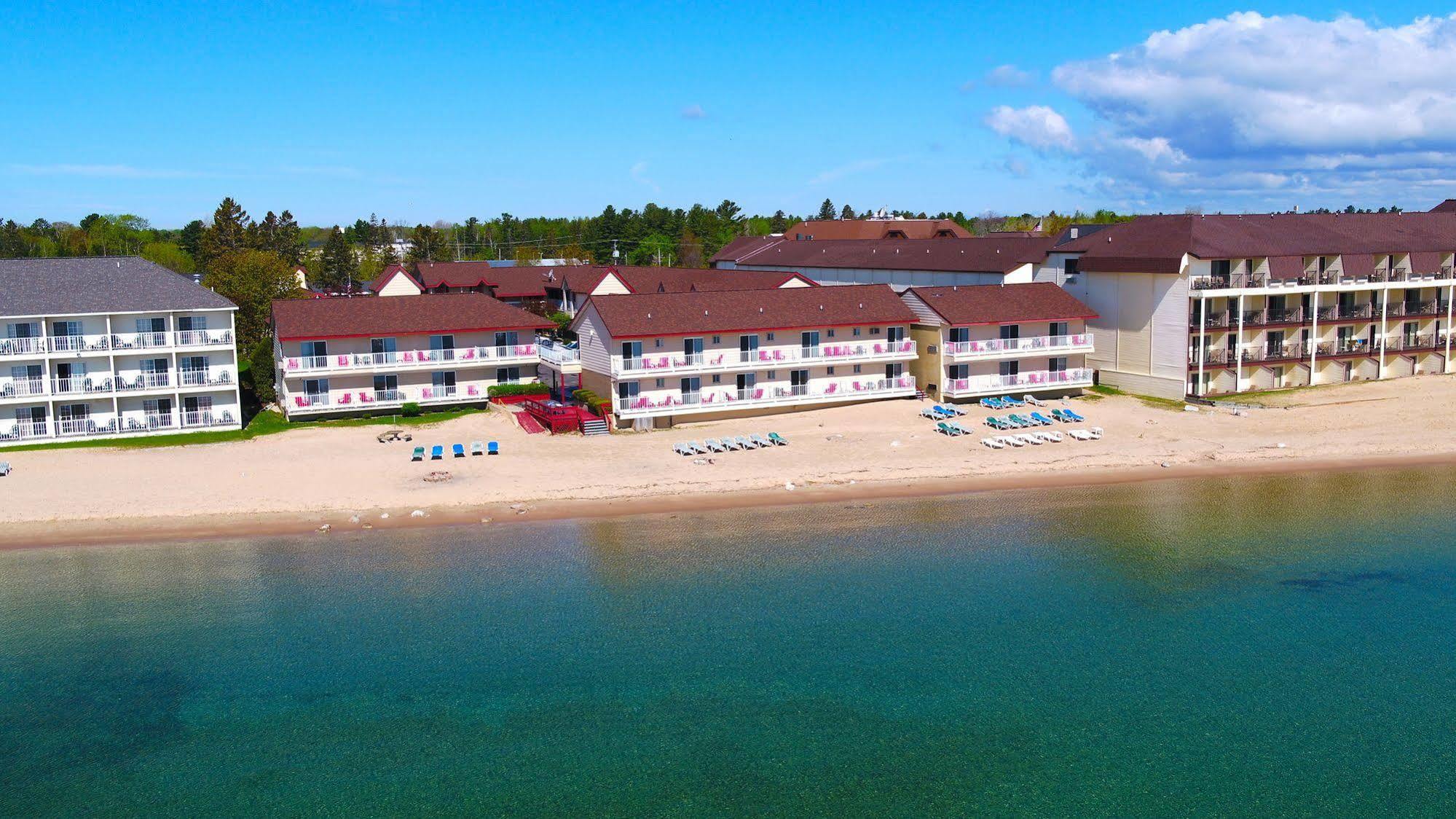 Super 8 Beachfront By Wyndham Mackinaw City, Mi Extérieur photo