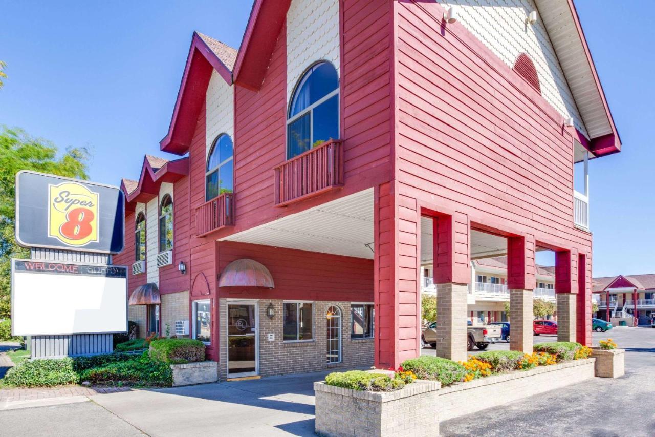 Super 8 Beachfront By Wyndham Mackinaw City, Mi Extérieur photo