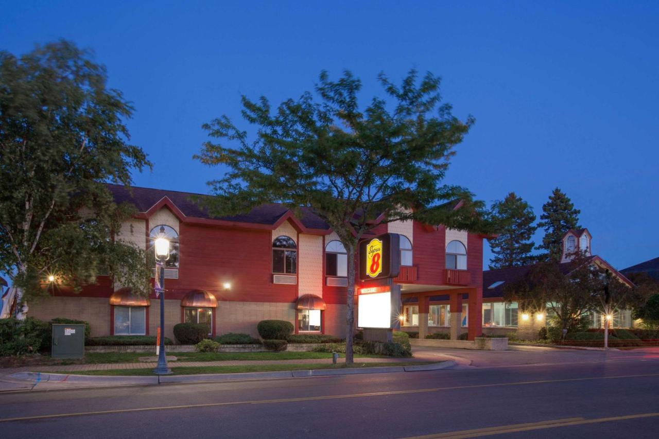 Super 8 Beachfront By Wyndham Mackinaw City, Mi Extérieur photo
